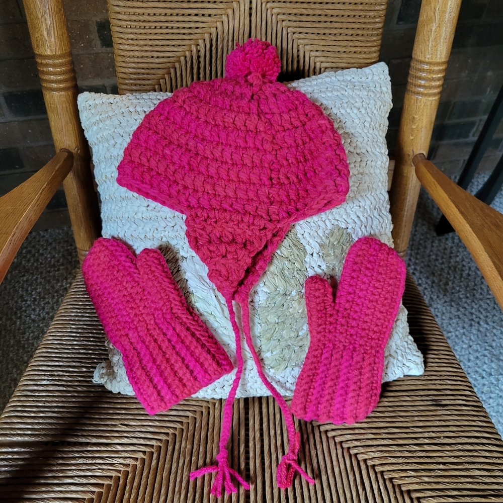 Hat and mitten set, bright pink.